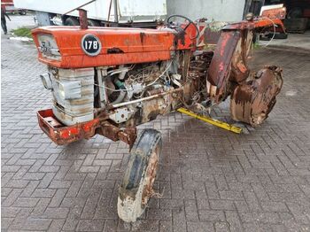 Трактор MASSEY FERGUSON 100 series