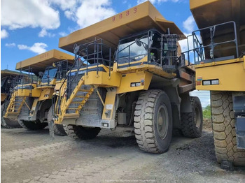 Карьерный самосвал CATERPILLAR