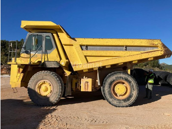 Карьерный самосвал KOMATSU HD405