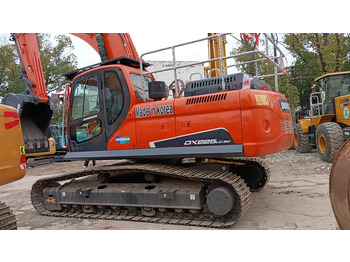 Гусеничный экскаватор DOOSAN DX225LC