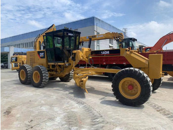 Грейдер CATERPILLAR 140H