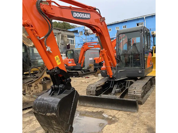 Гусеничный экскаватор DOOSAN DX60W