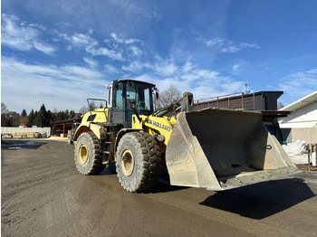 Колёсный погрузчик NEW HOLLAND W270