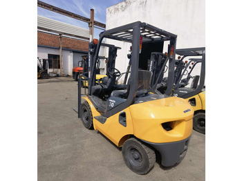 Used Forklift komatsu 3 Ton Triplex Mast Stage 4.5m Secondhand Japan Forklift в лизинг Used Forklift komatsu 3 Ton Triplex Mast Stage 4.5m Secondhand Japan Forklift: фото 1