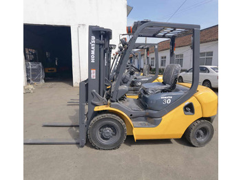 Used Forklift komatsu 3 Ton Triplex Mast Stage 4.5m Secondhand Japan Forklift в лизинг Used Forklift komatsu 3 Ton Triplex Mast Stage 4.5m Secondhand Japan Forklift: фото 4