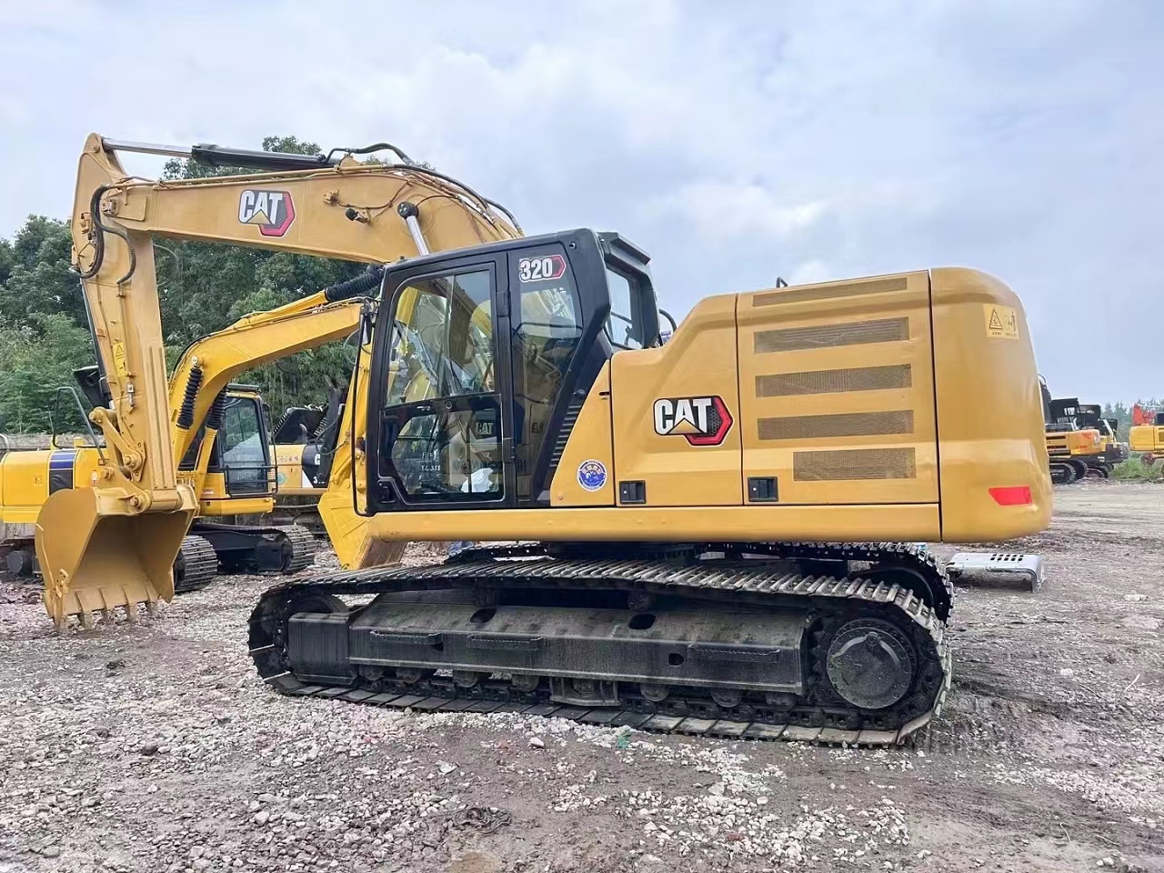 Гусеничный экскаватор CATERPILLAR 320GC