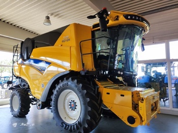 Зерноуборочный комбайн NEW HOLLAND CR8.80