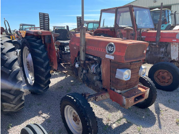 Трактор MASSEY FERGUSON 100 series