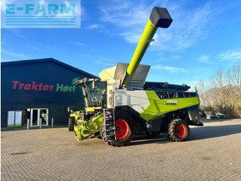 Зерноуборочный комбайн CLAAS Lexion 6900