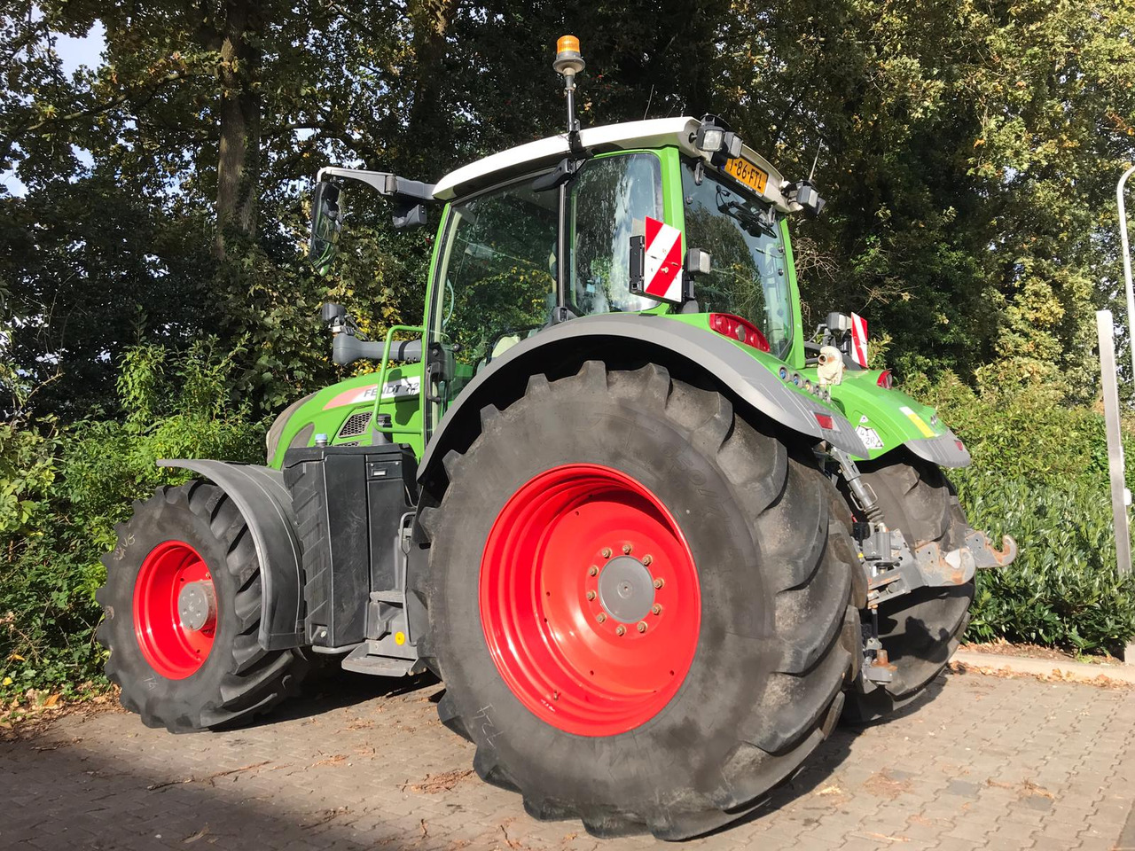 Трактор Fendt 724 Vario S4 ProfiPlus: фото 12