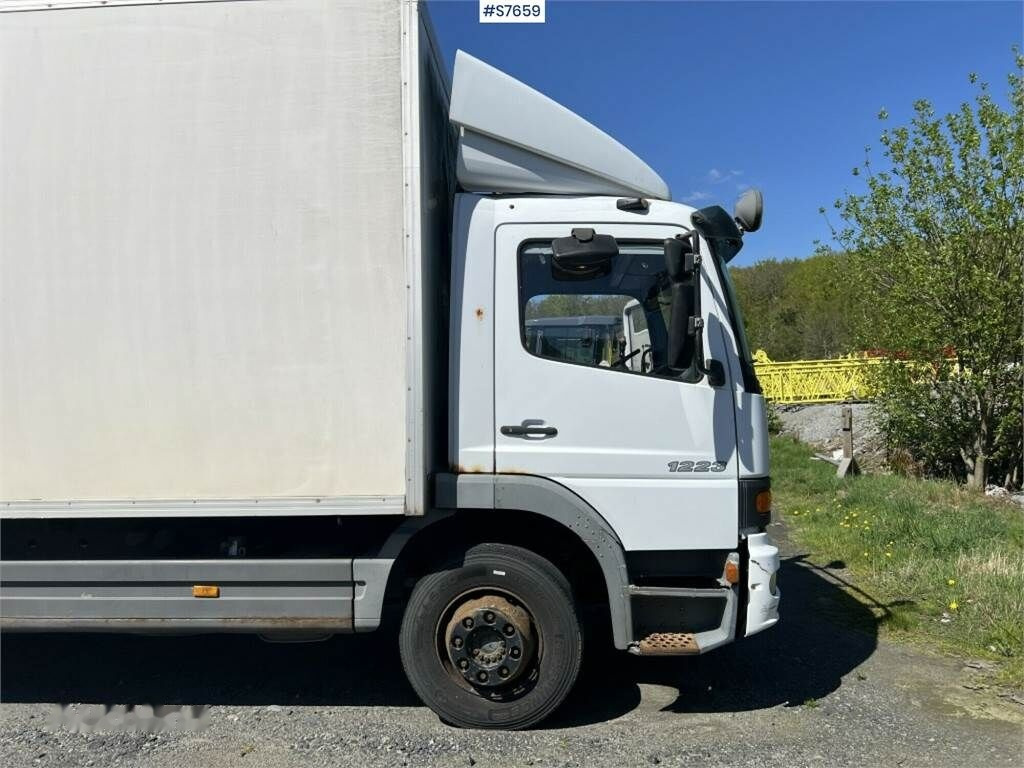 Грузовик с закрытым кузовом Mercedes-Benz Atego 1223: фото 16