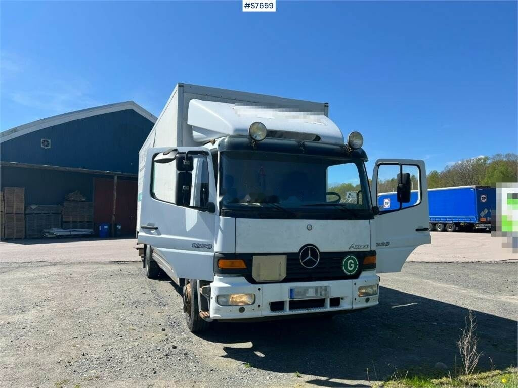 Грузовик с закрытым кузовом Mercedes-Benz Atego 1223: фото 28