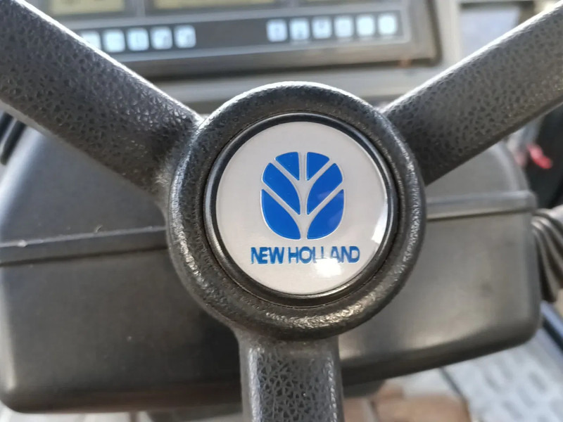 Трактор New Holland TS90: фото 13