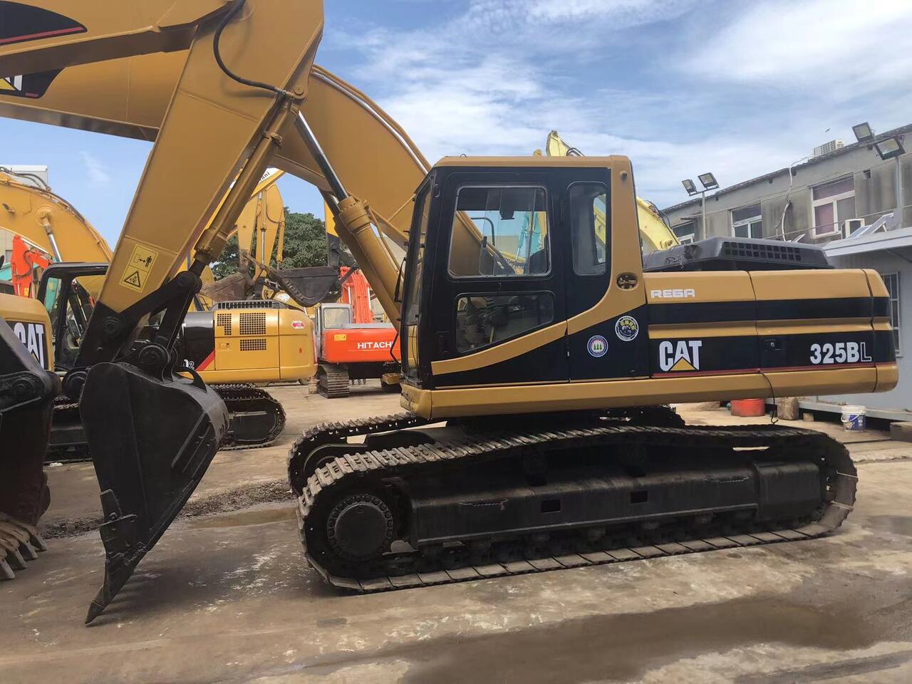 Гусеничный экскаватор Caterpillar Cat 325B 325BL: фото 7