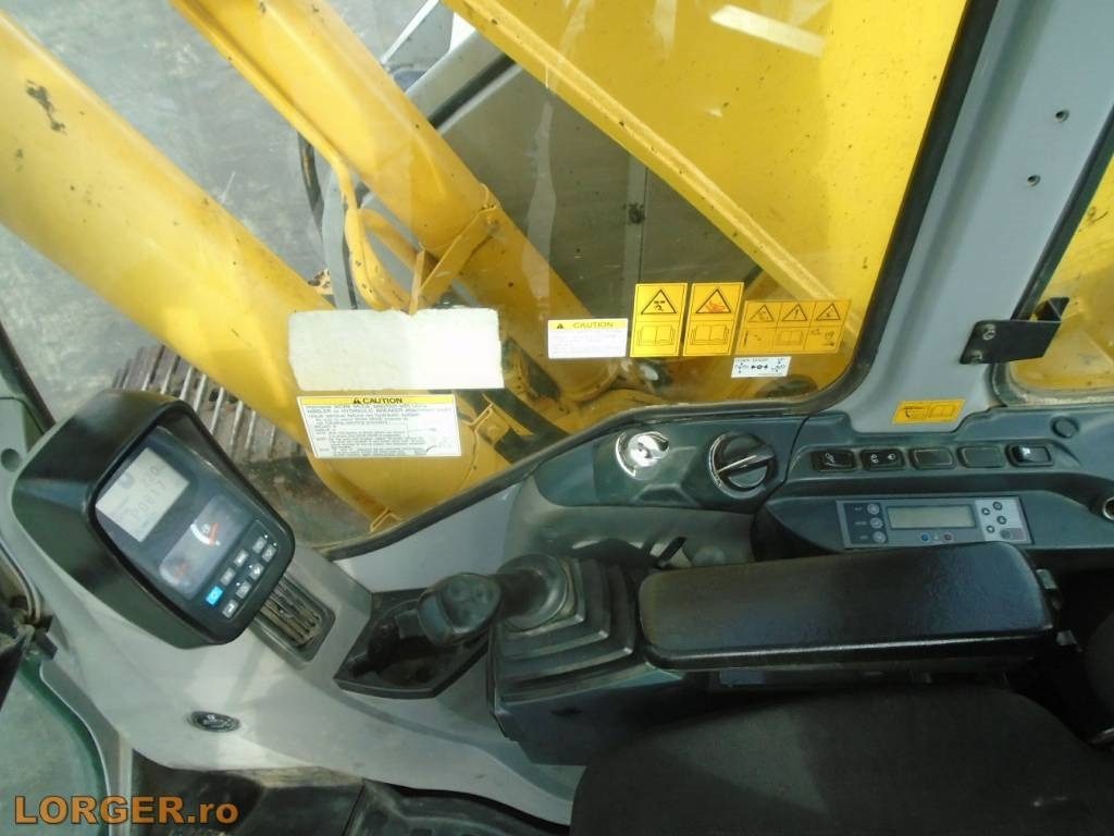 Гусеничный экскаватор New Holland E 235 B SR-2* Blade: фото 14