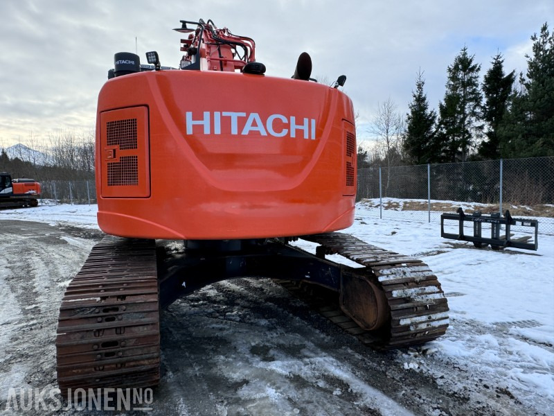 Экскаватор 2016 Hitachi ZX225USLC - Rototilt - Sentralsmøring - bunkringspumpe - Tiltrotator - Graveskuffe - Pusskuffe: фото 6