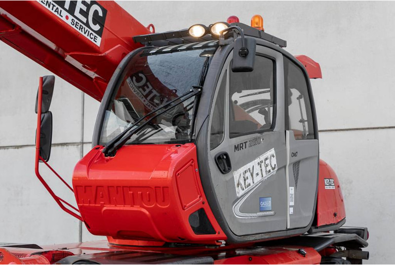 Телескопический погрузчик Manitou MRT 2150 Plus: фото 13