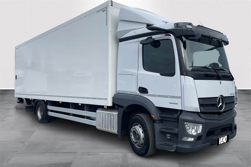 Грузовик с закрытым кузовом Mercedes-Benz ACTROS 1832L 4x2 8,4m Piako Umpikori: фото 7