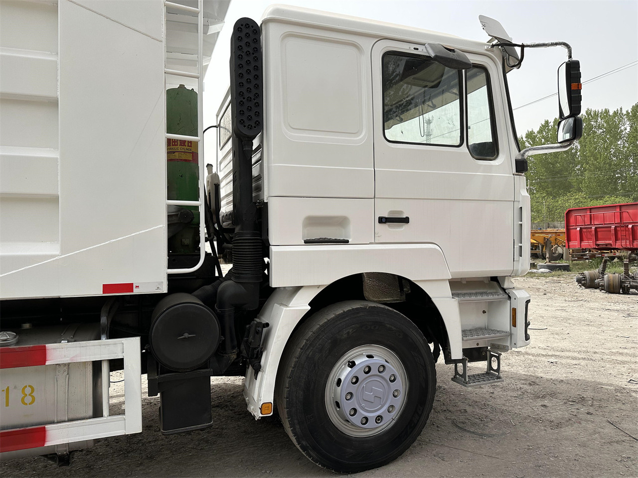 Самосвал для транспортировки тяжёлой техники Shacman F3000 Dump truck: фото 9